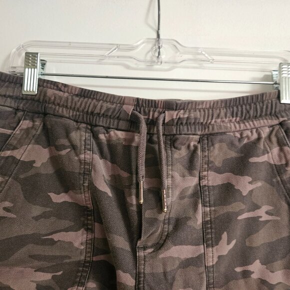 Athleta Camo Farallon Short - Size 10T - Picture 2 of 6